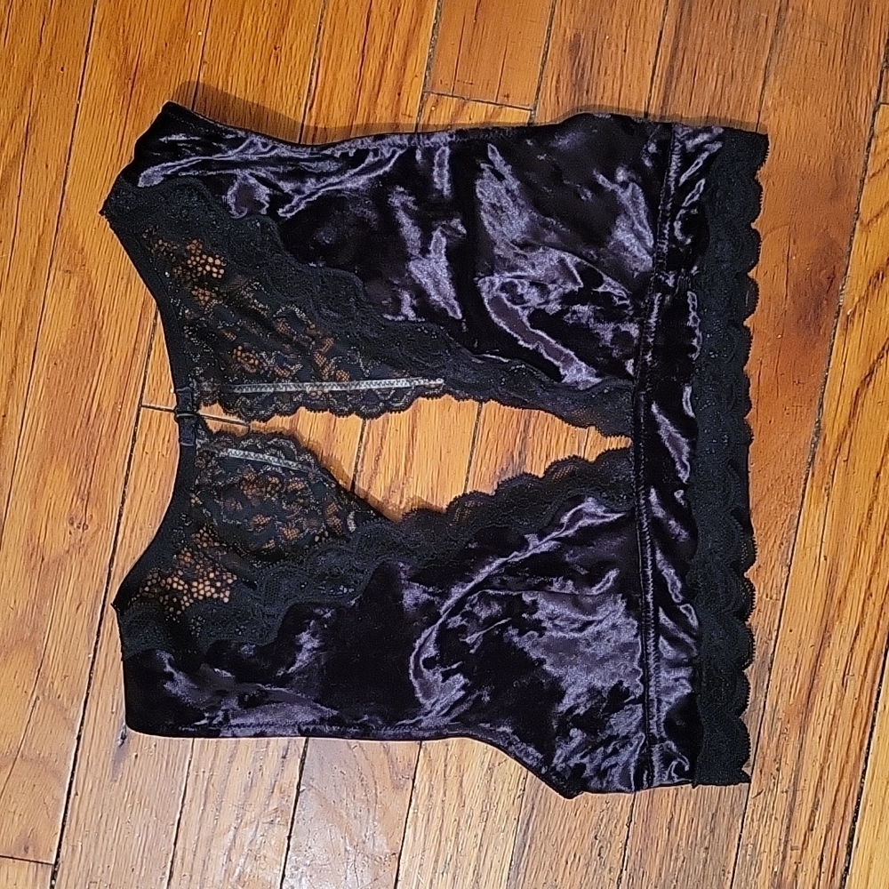 EUC Velvet bralette Goth Dark Romantic Size Large‎